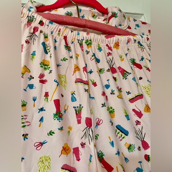 BNWT! Unbranded Sample, “the garden club” short sleeve, capri, PJs, pale pink - Picture 13 of 13